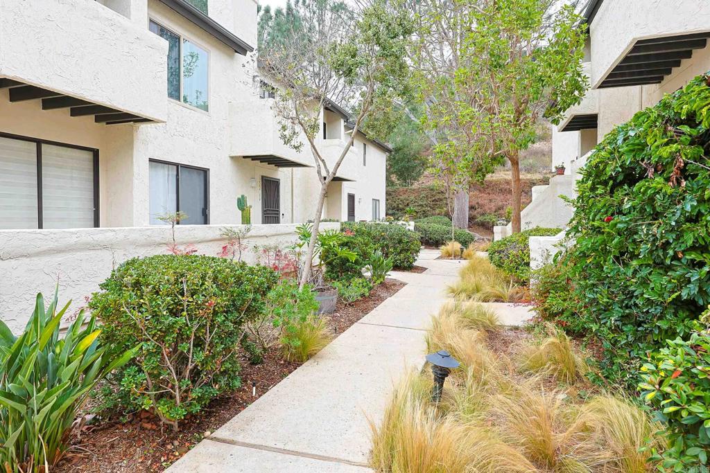 1222 River Glen Row 65
