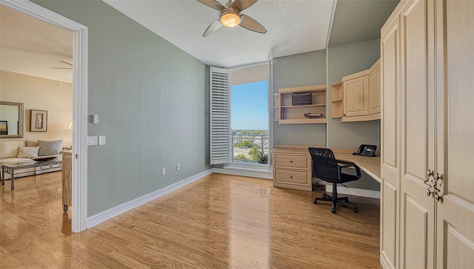 1233 N GULFSTREAM AVE #502