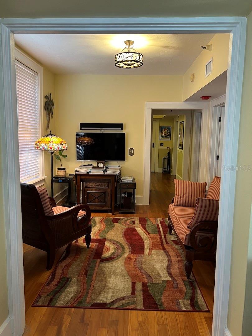 1221 N PALM AVE #204