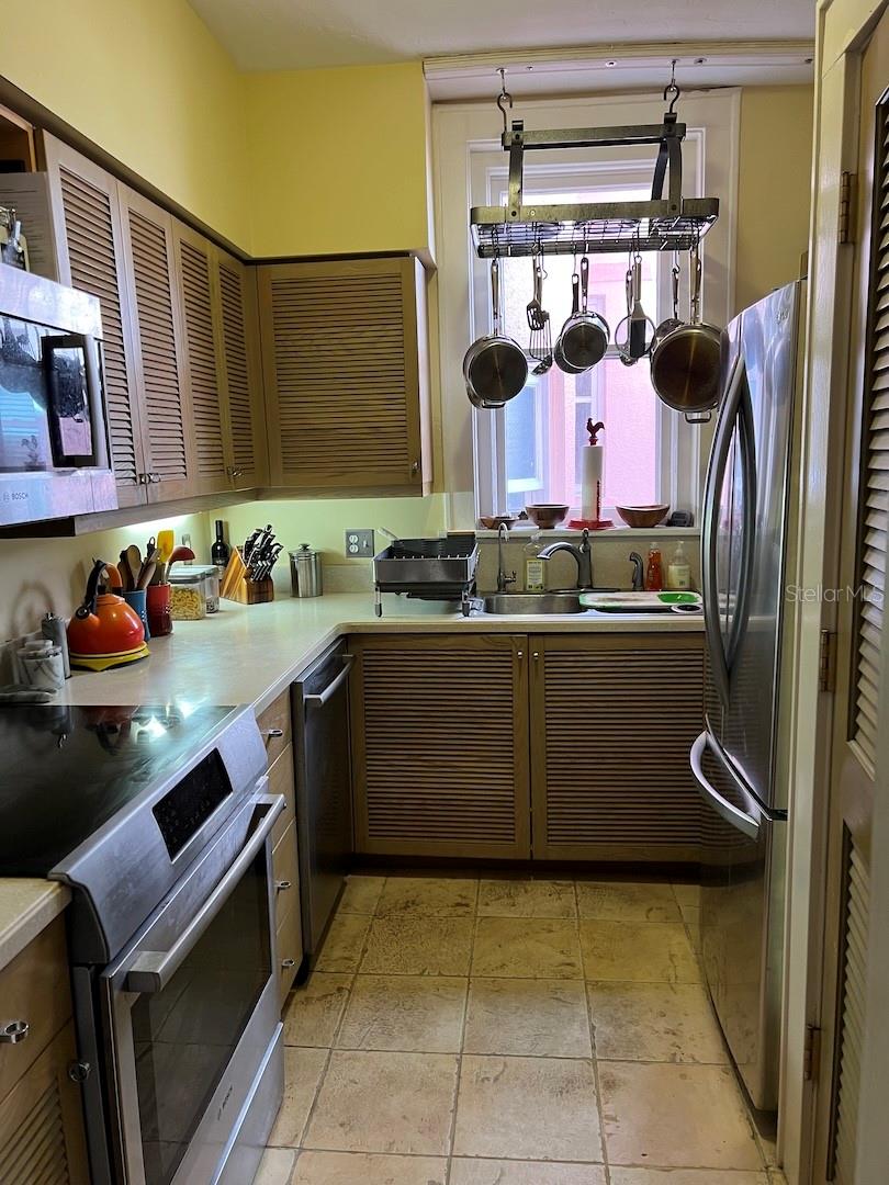 1221 N PALM AVE #204