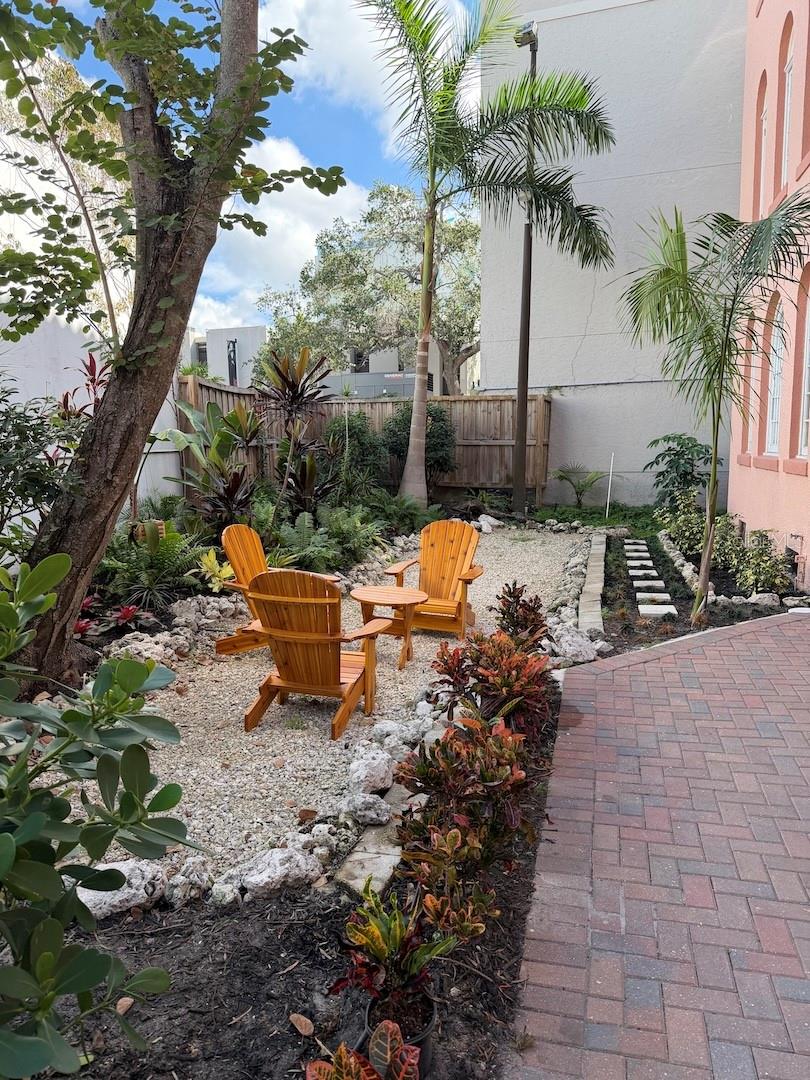 1221 N PALM AVE #204