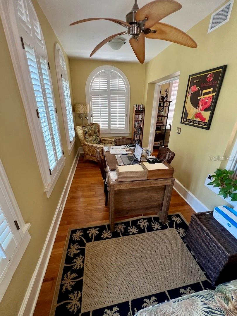 1221 N PALM AVE #204