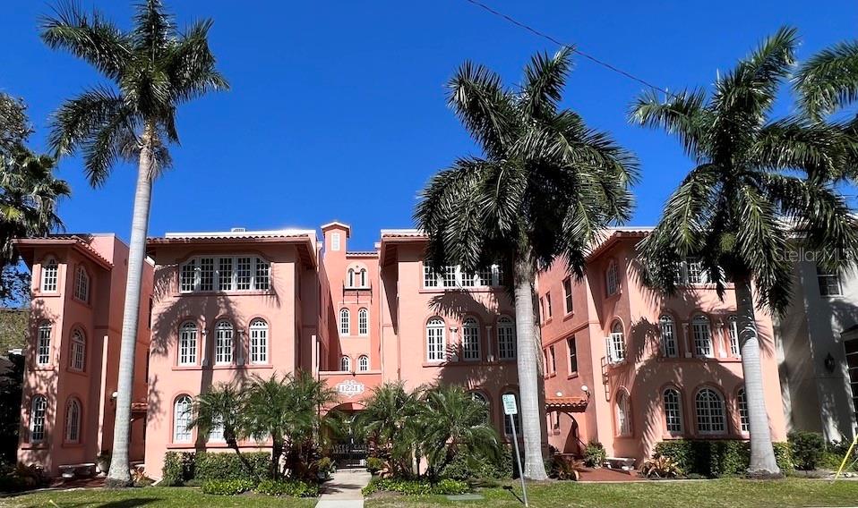 1221 N PALM AVE #204