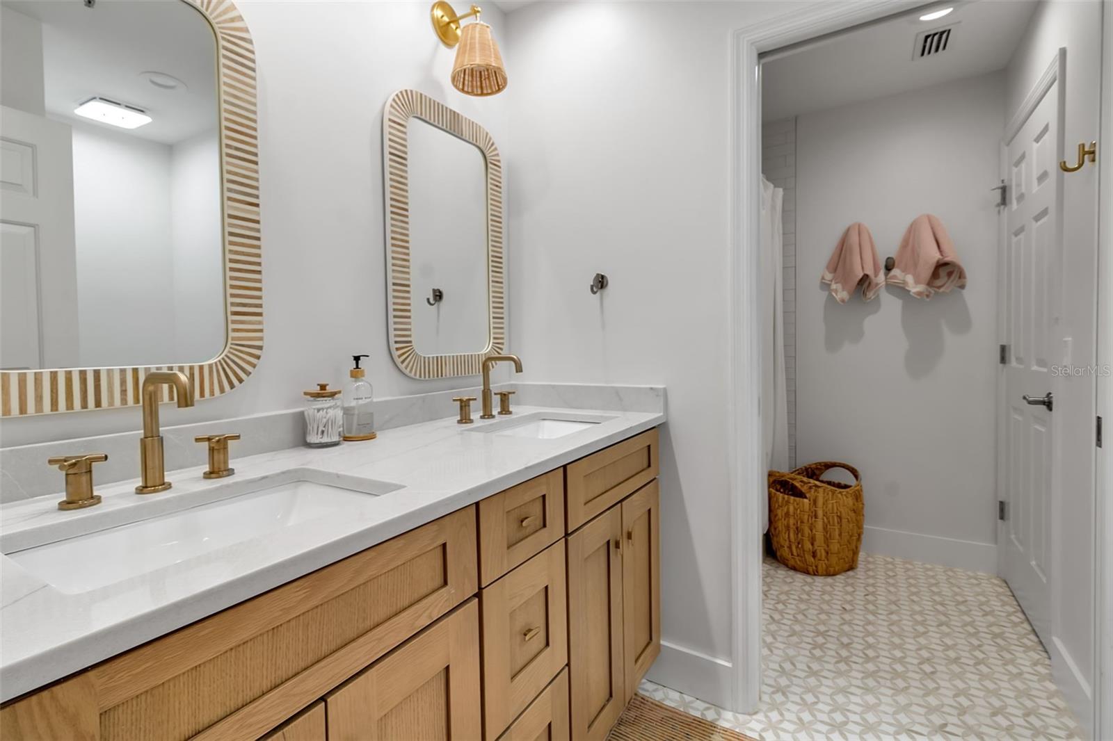 2341 HARBOUR OAKS DR