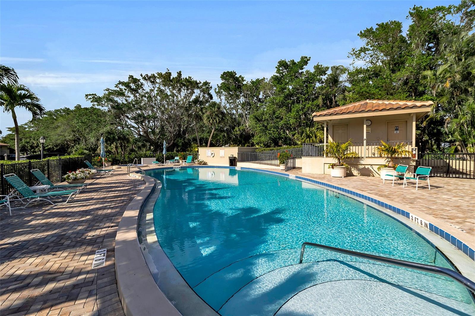 2341 HARBOUR OAKS DR