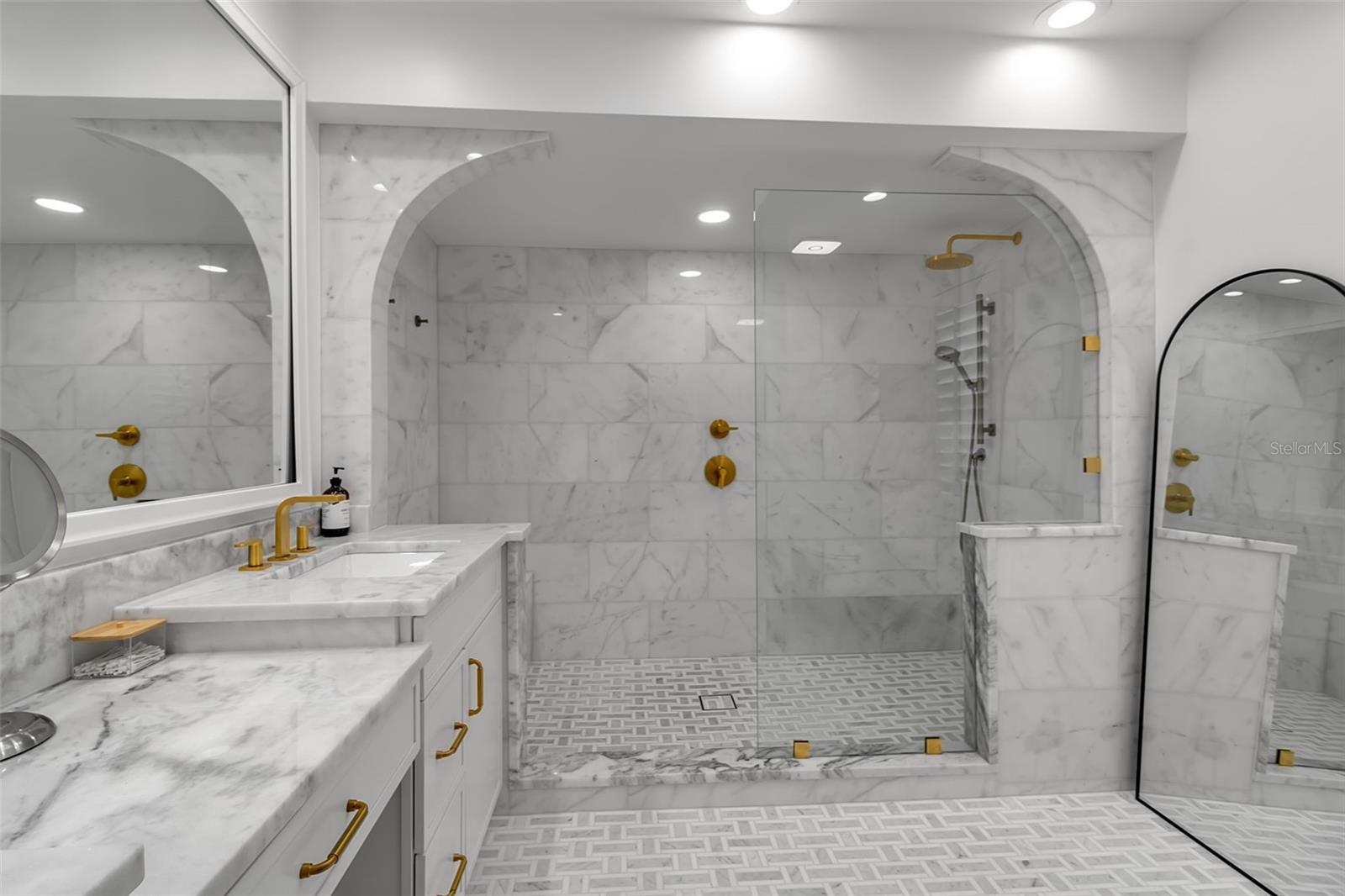 2341 HARBOUR OAKS DR