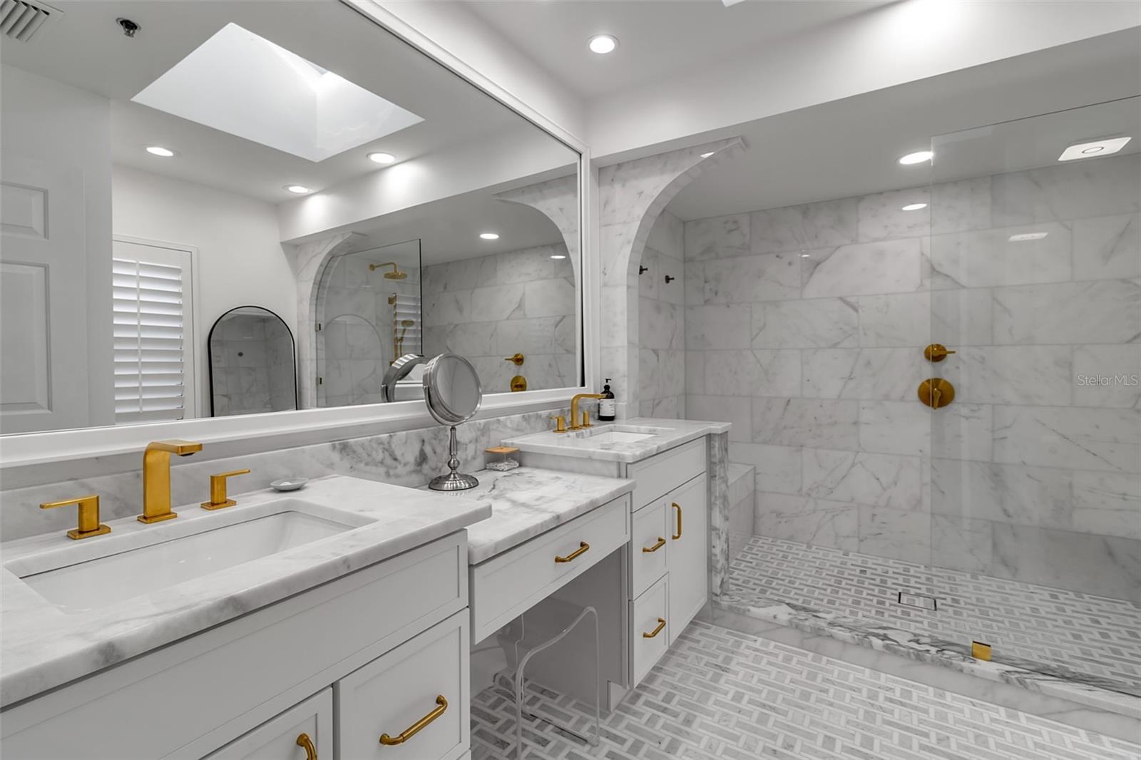 2341 HARBOUR OAKS DR