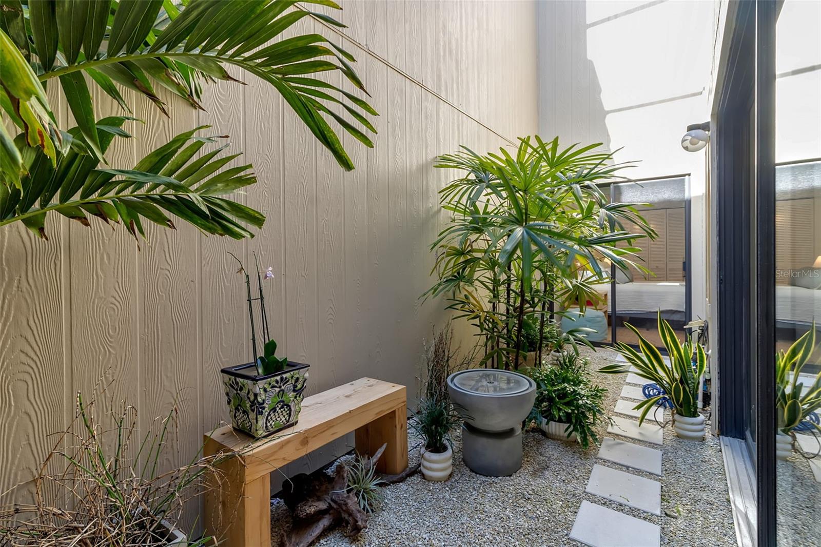 2341 HARBOUR OAKS DR