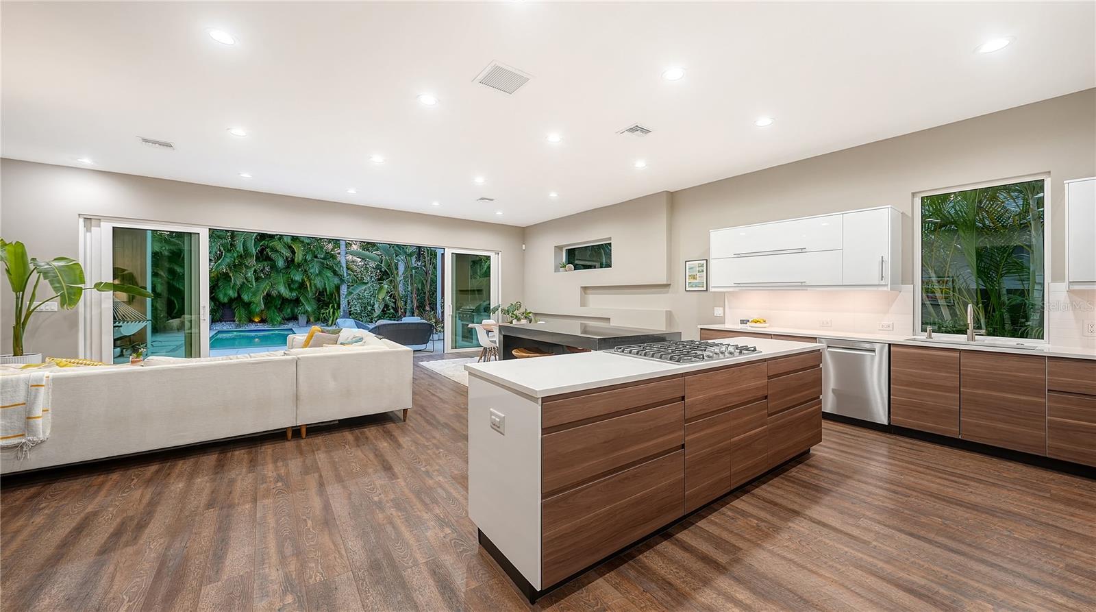 543 COLUMBIA CT