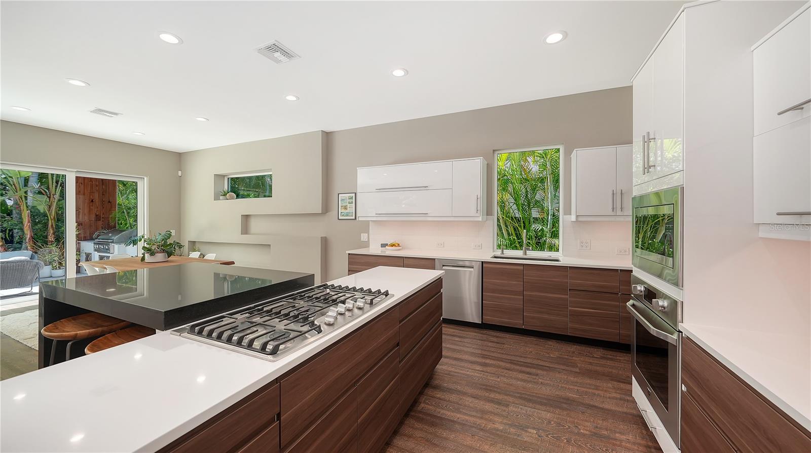 543 COLUMBIA CT