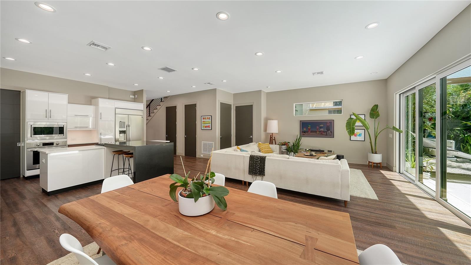 543 COLUMBIA CT