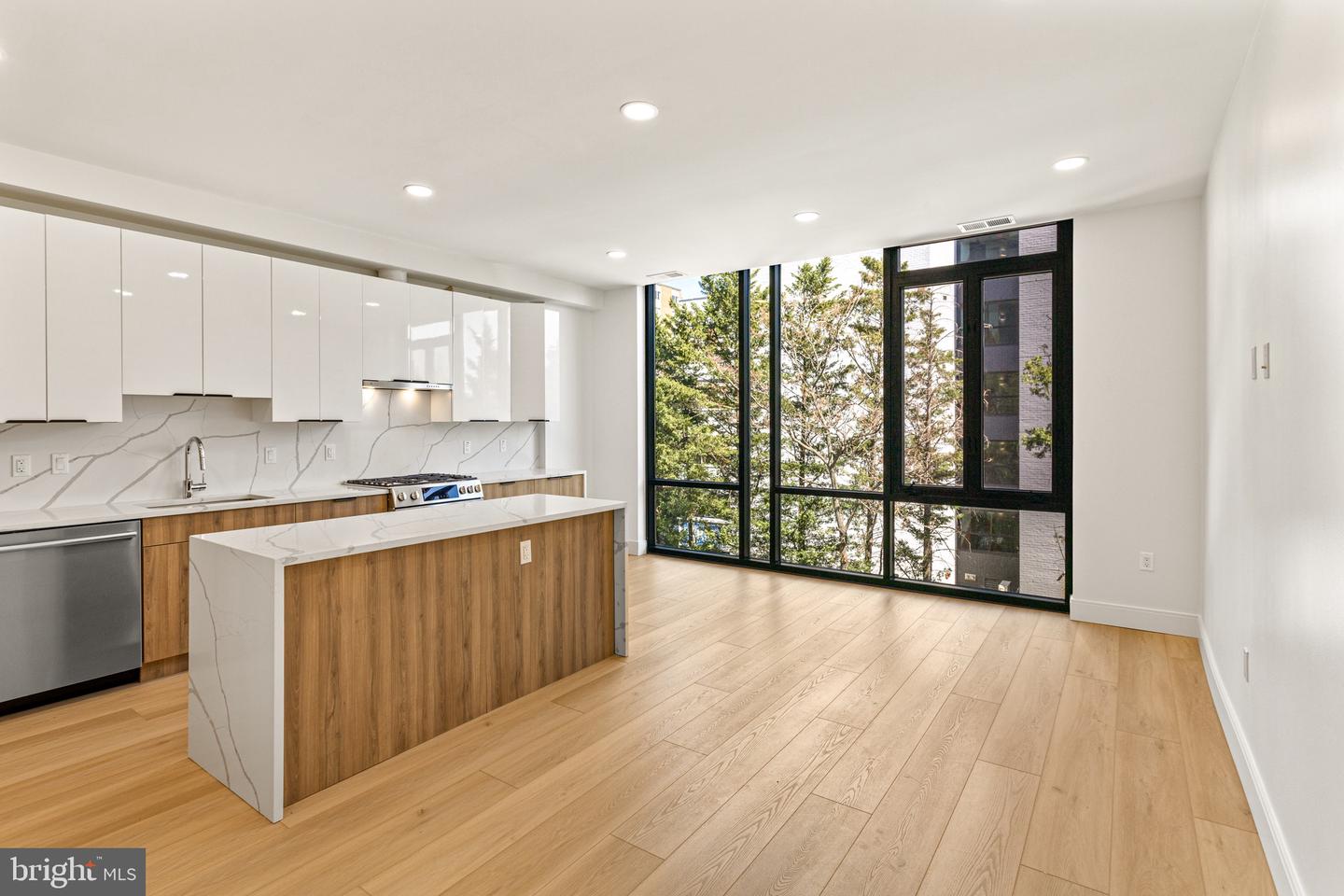 4111 CONNECTICUT AVENUE NW Unit: 201