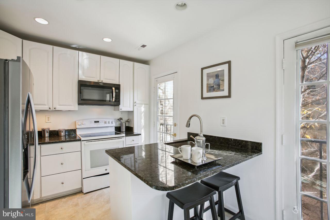 4609 MacArthur BOULEVARD NW Unit: B