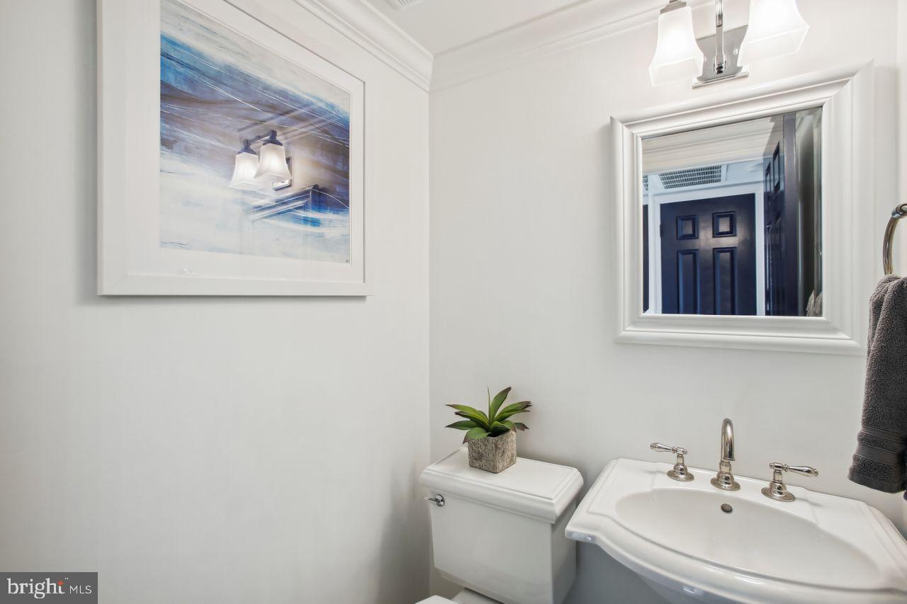 4609 MacArthur BOULEVARD NW Unit: B
