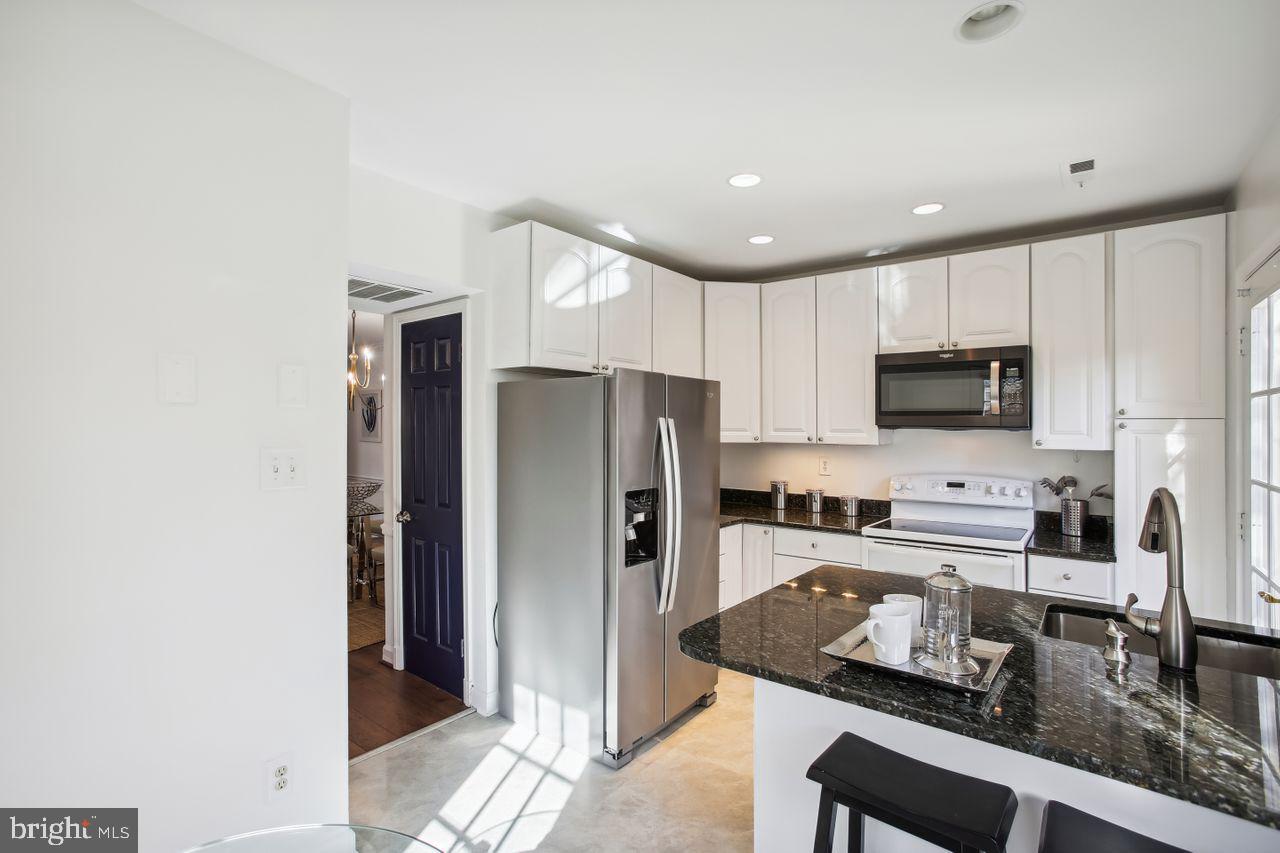 4609 MacArthur BOULEVARD NW Unit: B