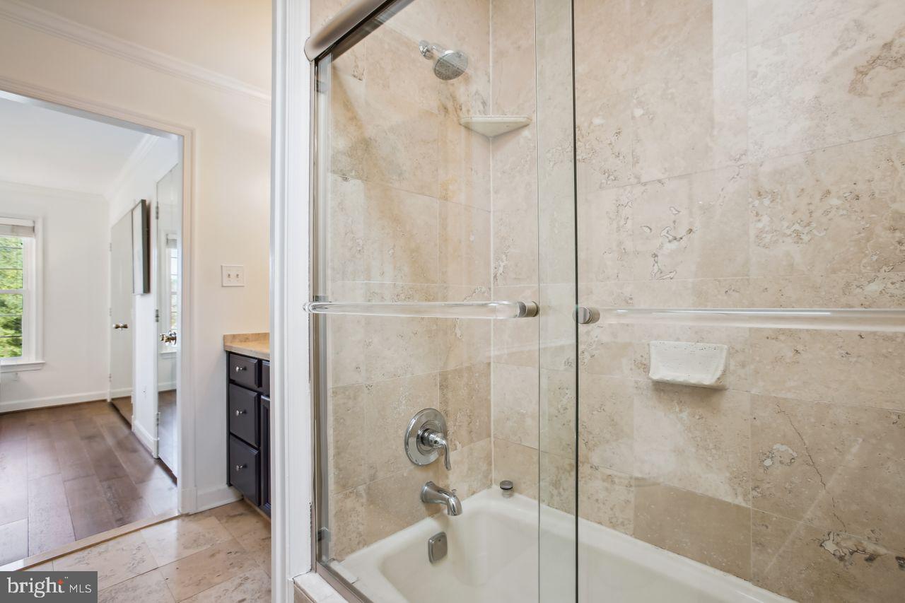 4609 MacArthur BOULEVARD NW Unit: B