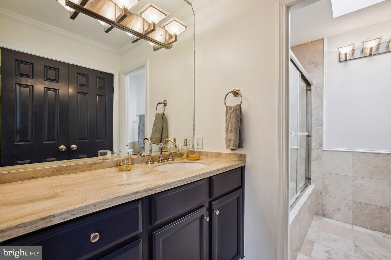 4609 MacArthur BOULEVARD NW Unit: B