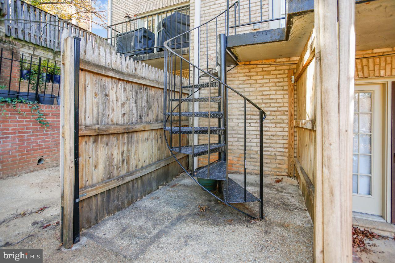 4609 MacArthur BOULEVARD NW Unit: B