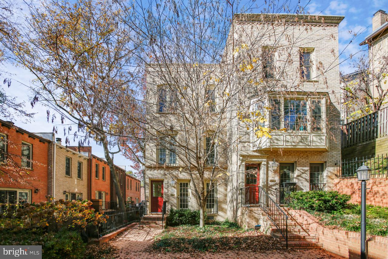 4609 MacArthur BOULEVARD NW Unit: B