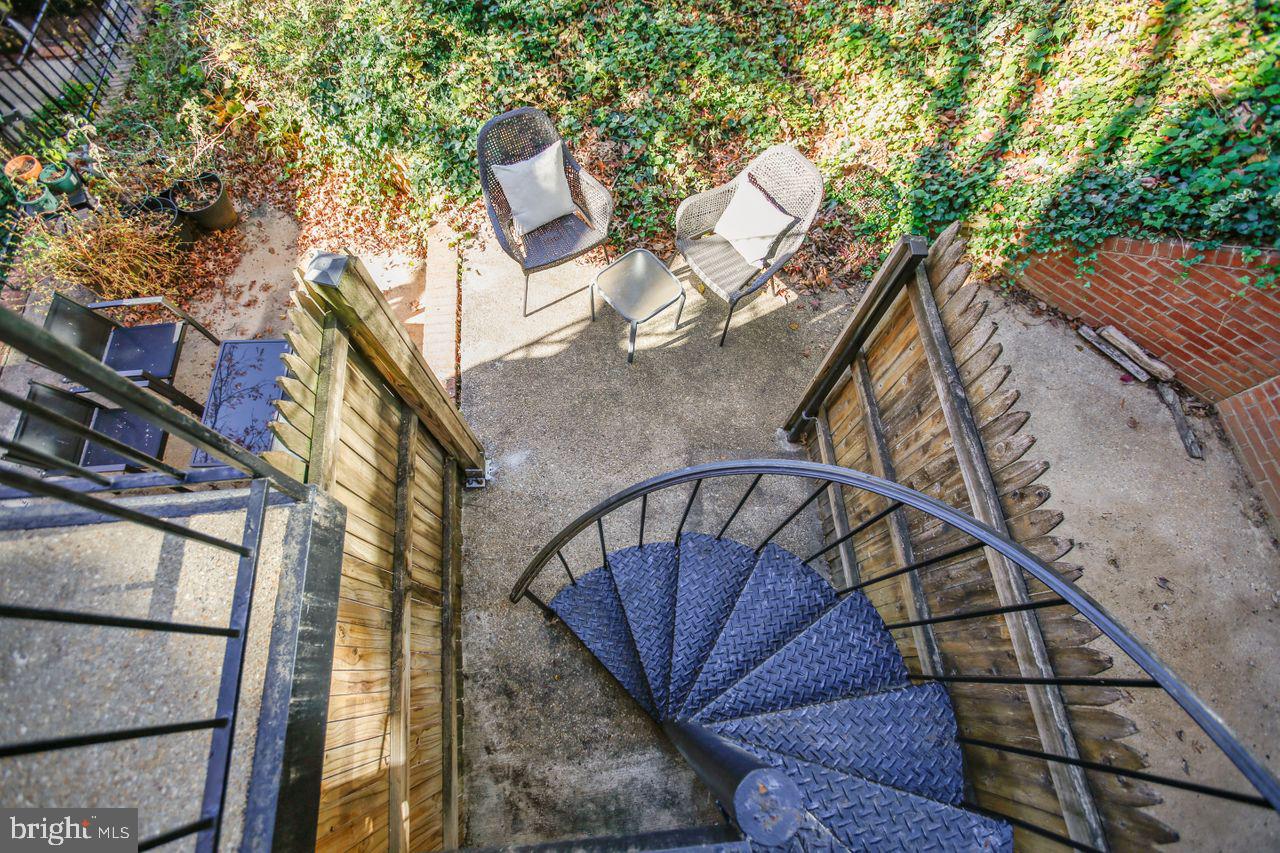 4609 MacArthur BOULEVARD NW Unit: B