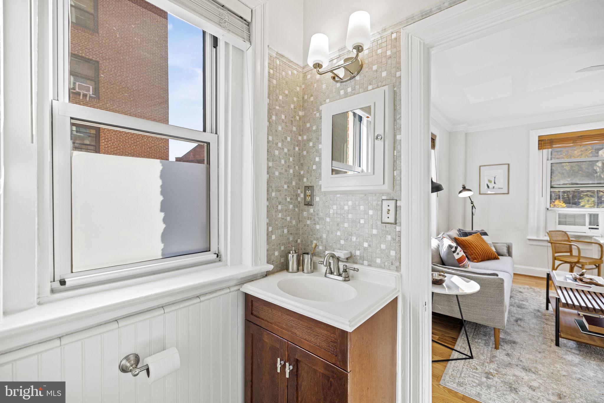 1954 Columbia ROAD NW Unit: 211