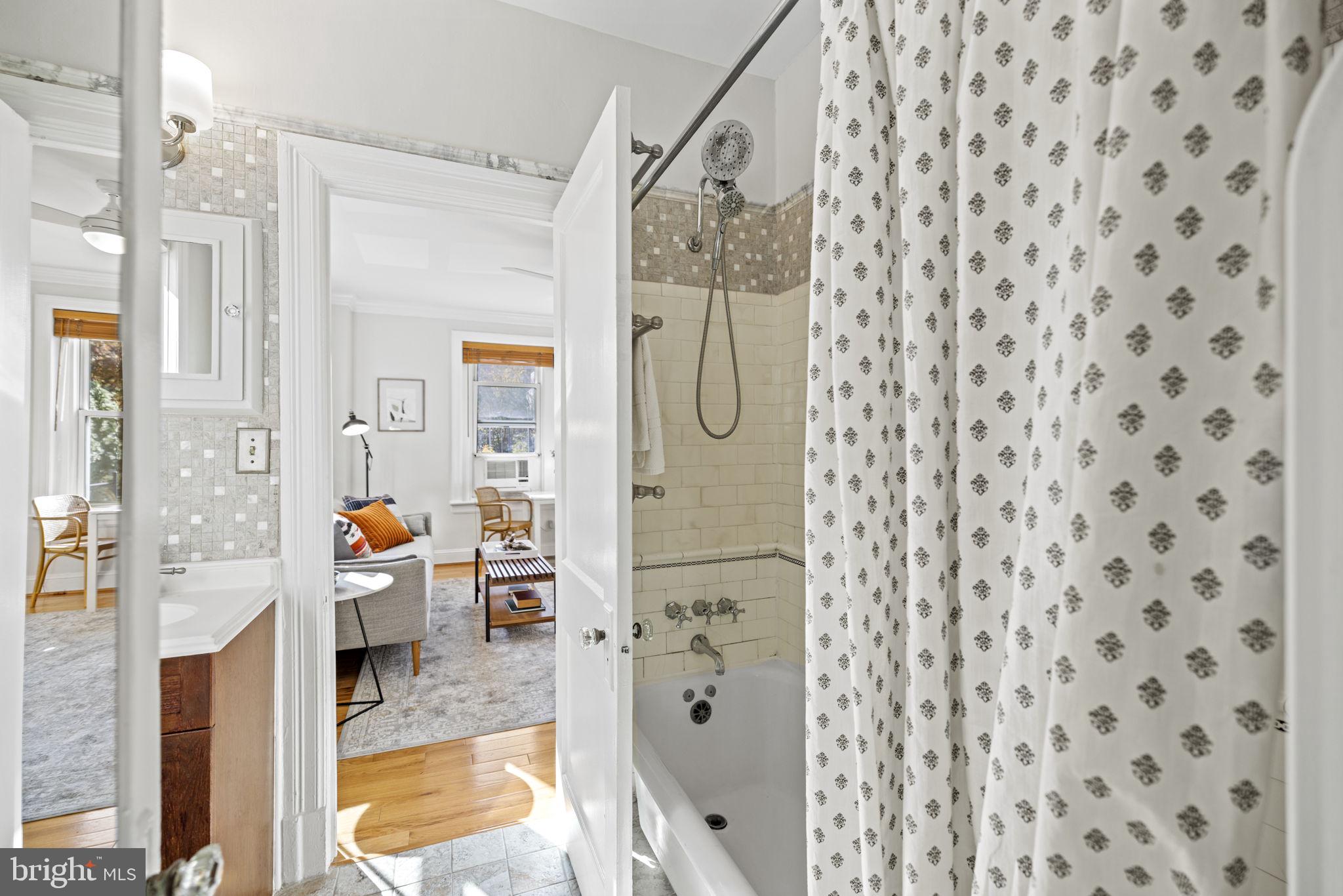 1954 Columbia ROAD NW Unit: 211
