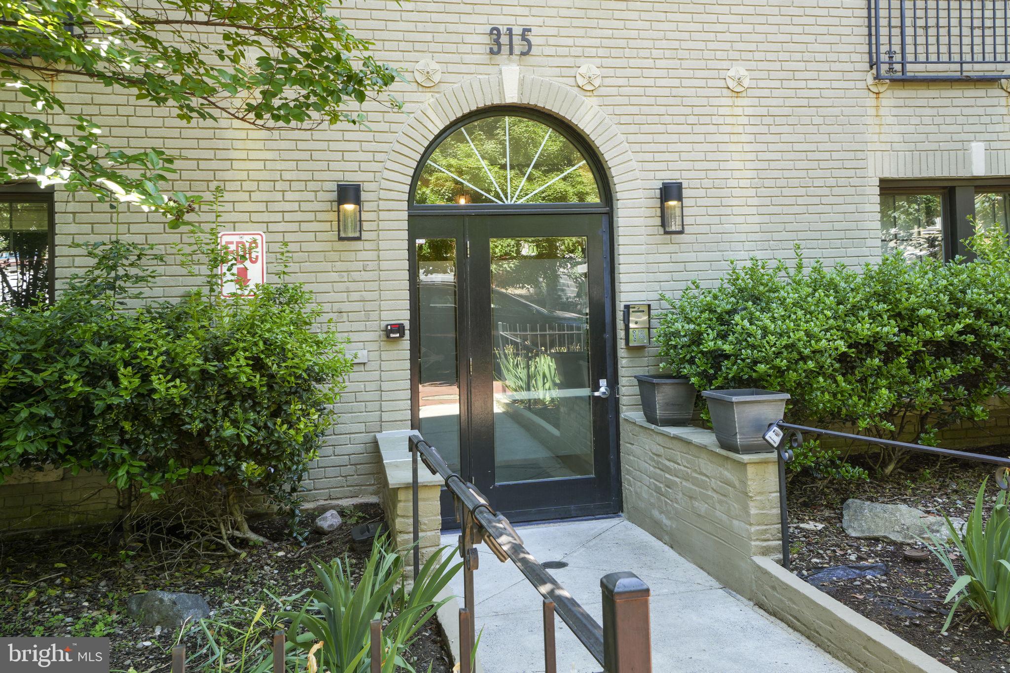 315 G St NE #302