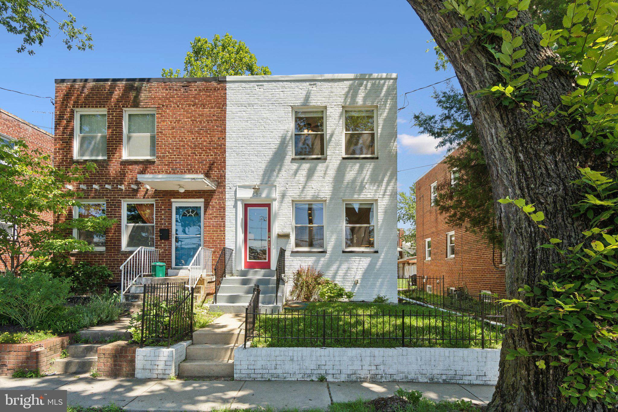 582 Nicholson St NE