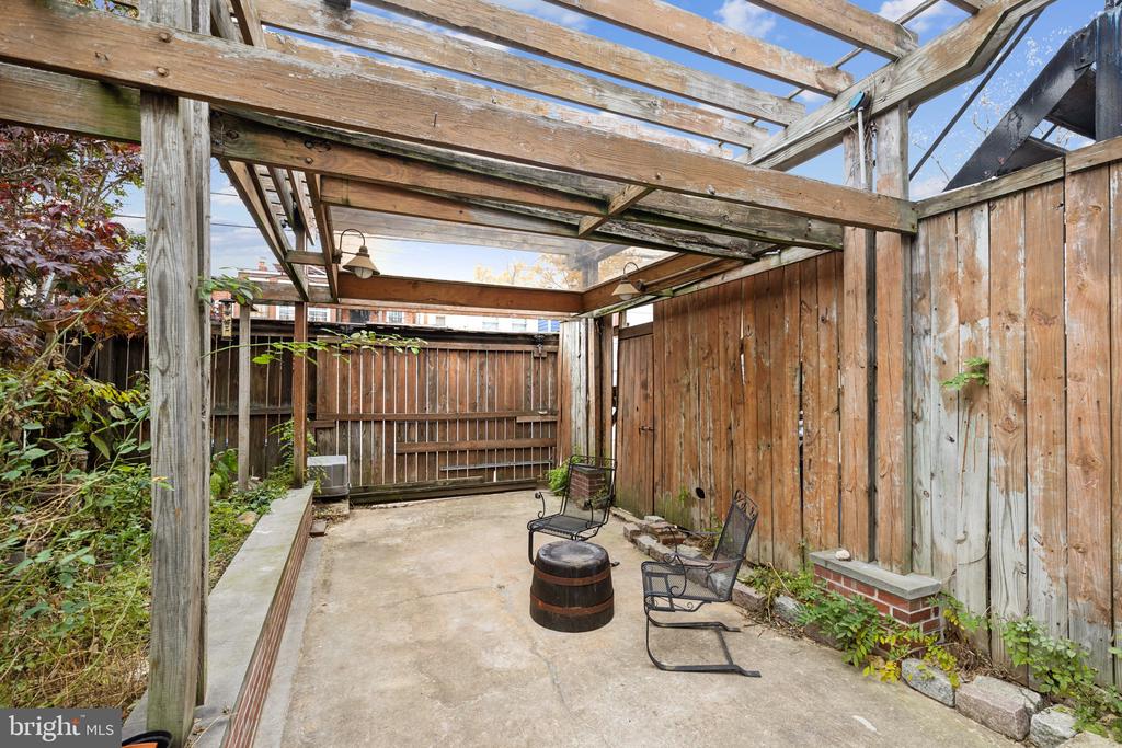 630 F St NE #1