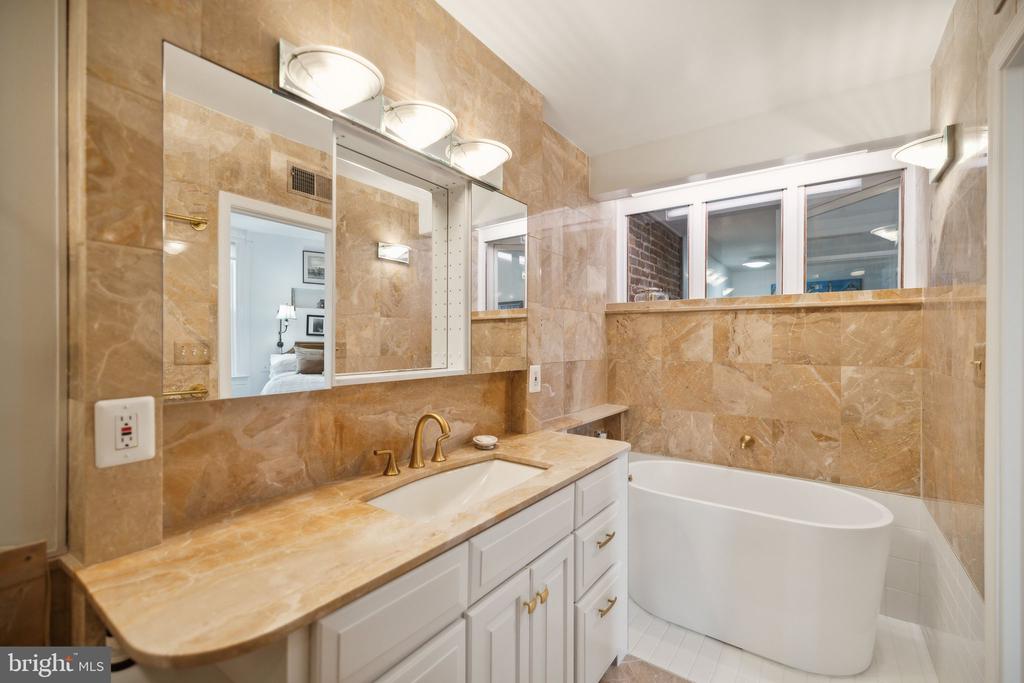 630 F St NE #1