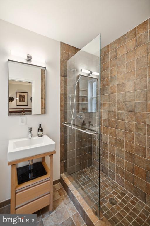 630 F St NE #1