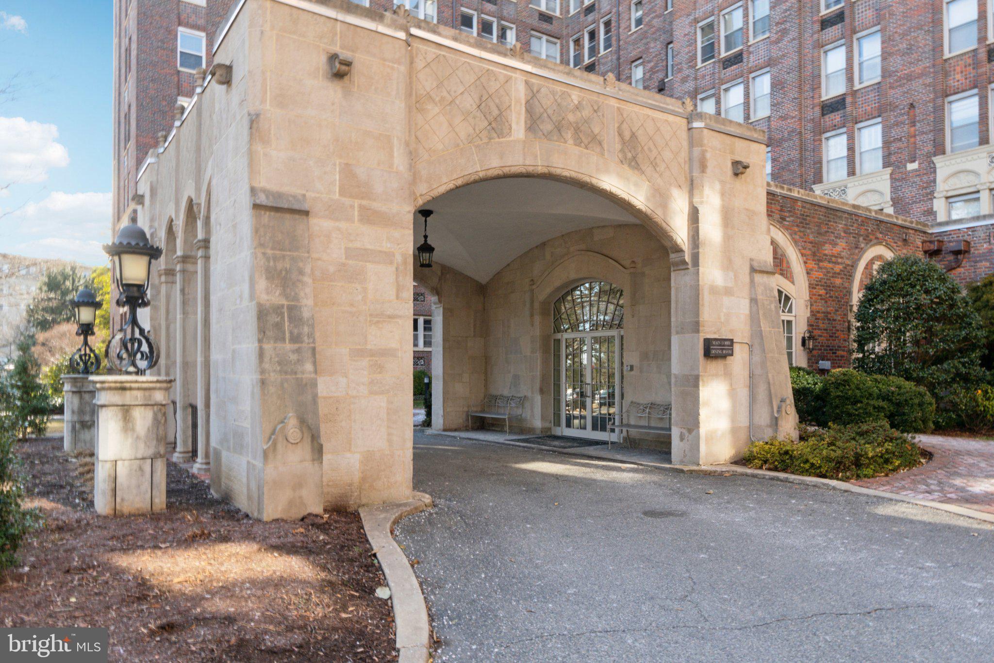 4000 Cathedral Ave NW #250/251b