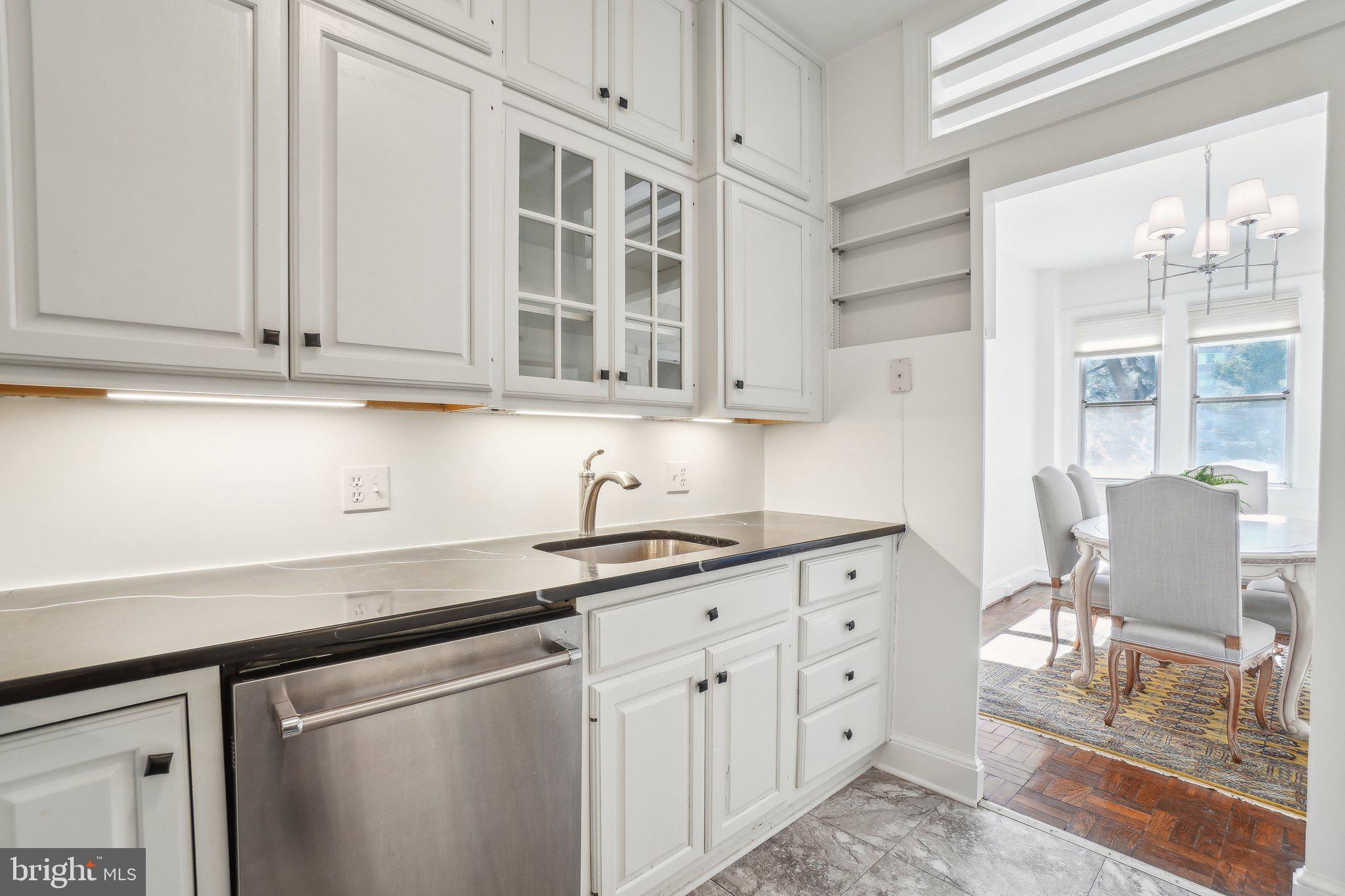 4000 Cathedral Ave NW #250/251b