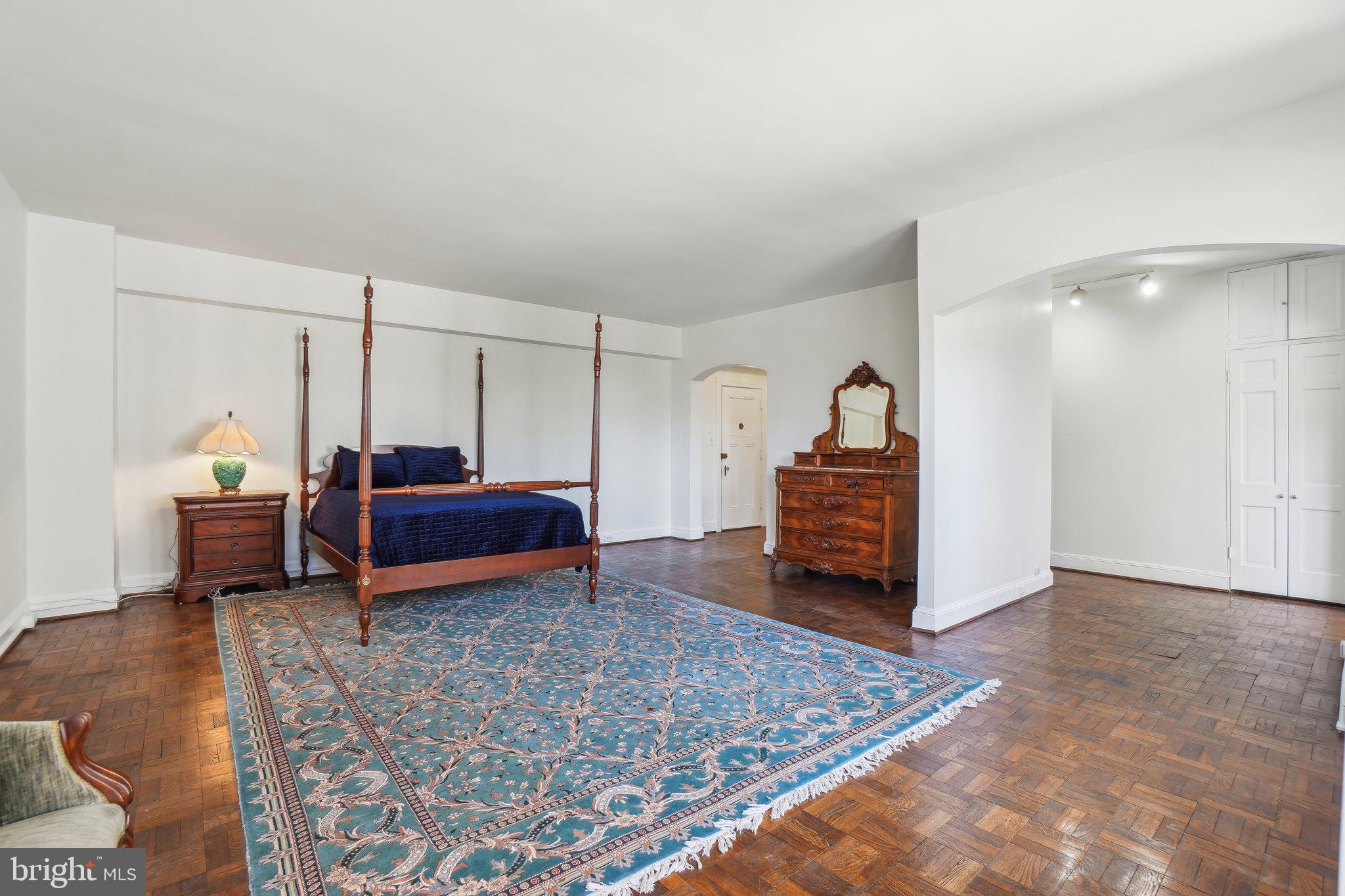 4000 Cathedral Ave NW #250/251b