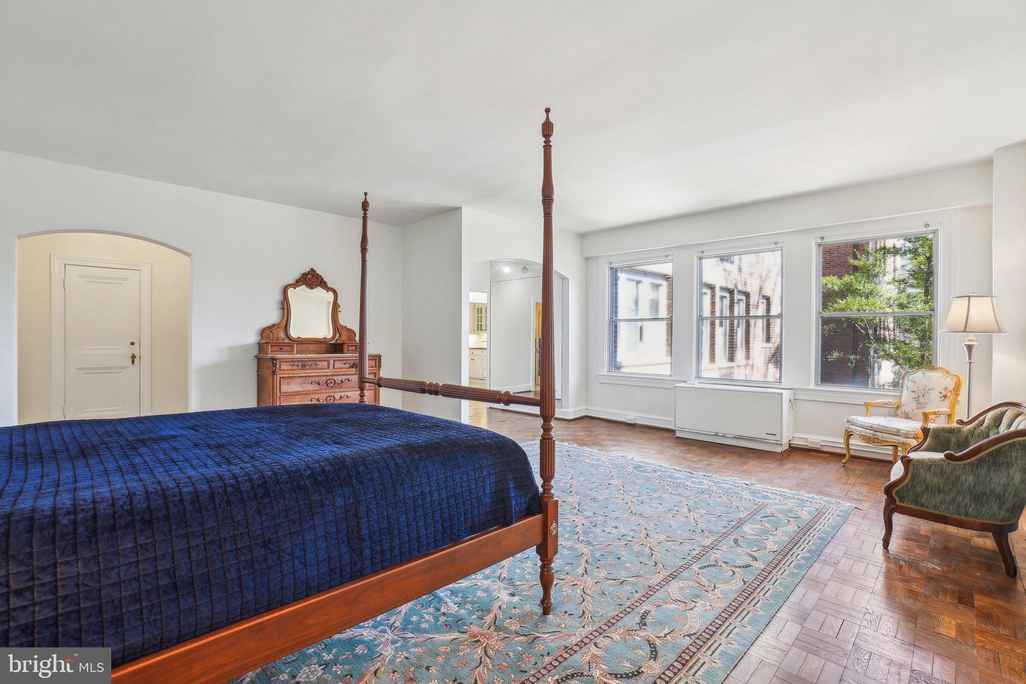 4000 Cathedral Ave NW #250/251b