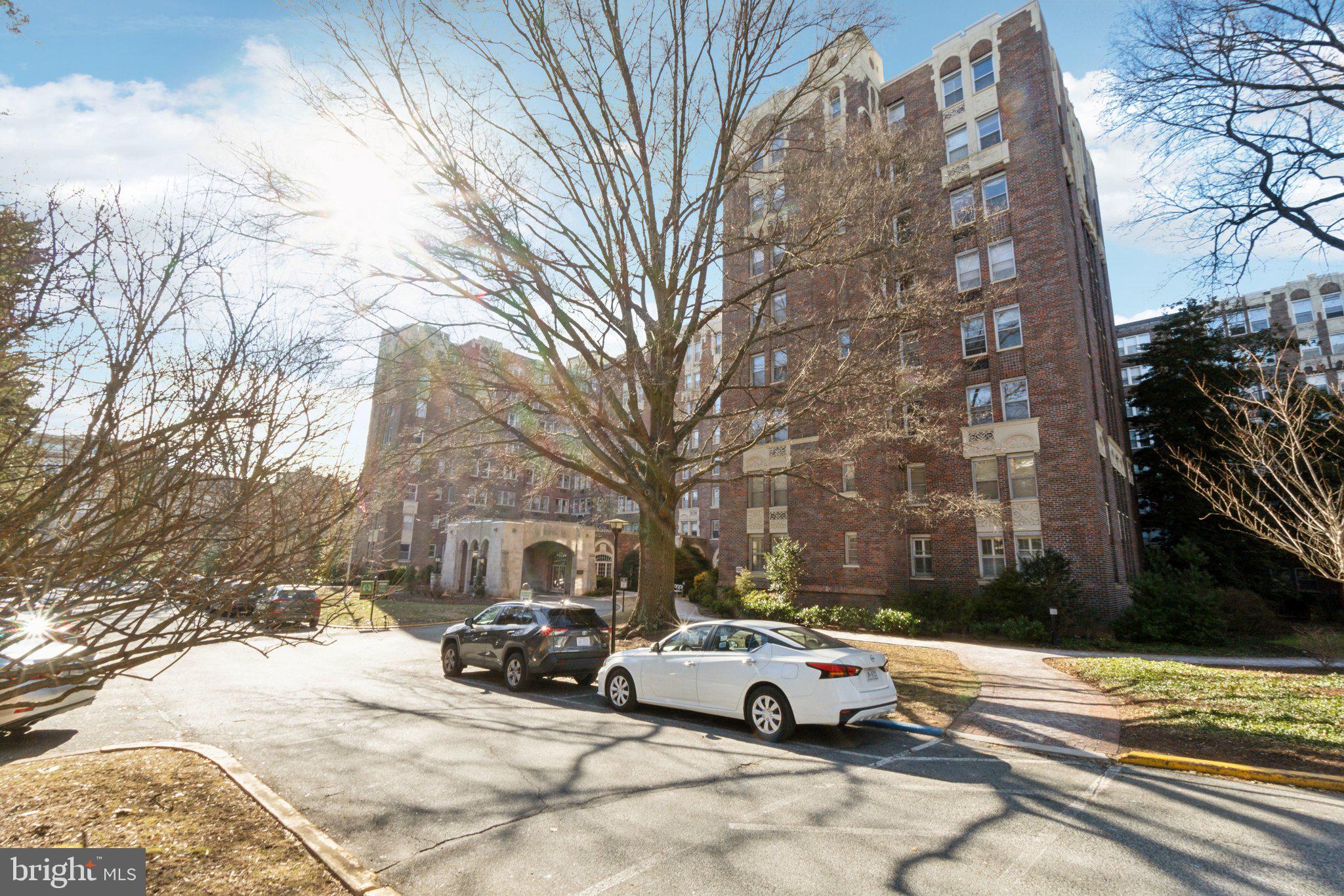 4000 Cathedral Ave NW #250/251b
