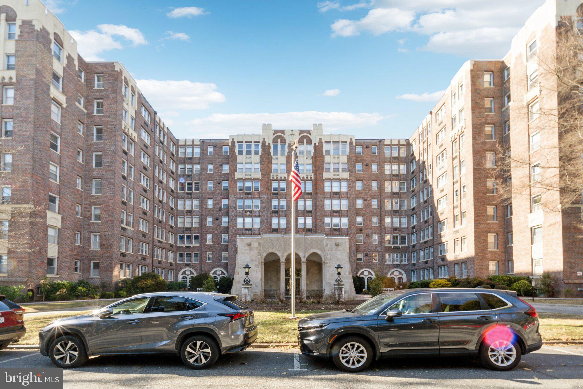 4000 Cathedral Ave NW #250/251b