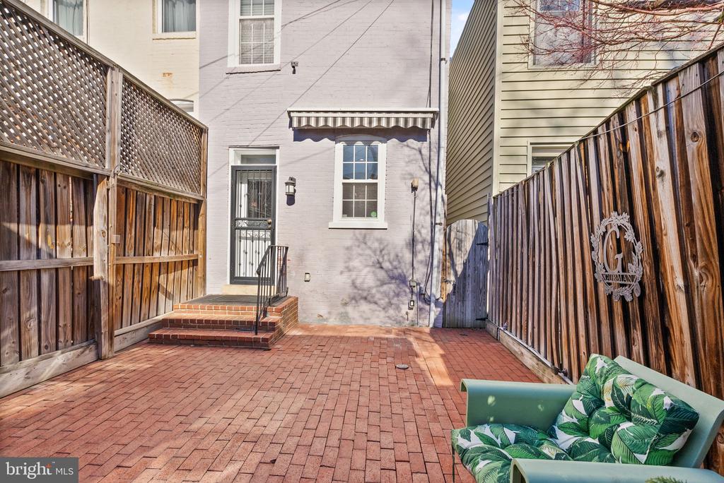 513 G St NE