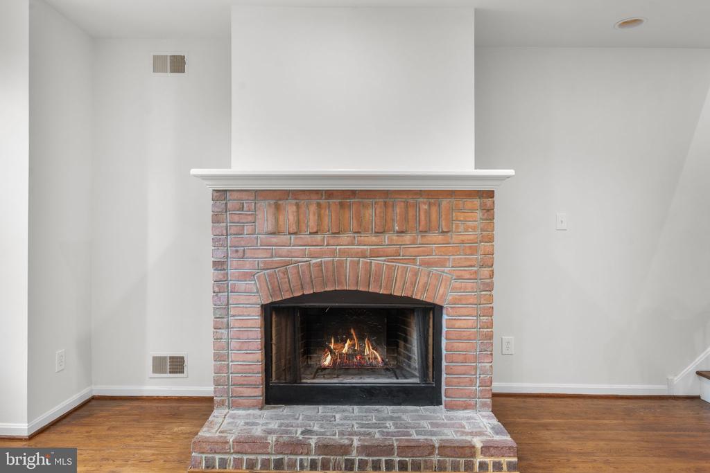 614 8TH STREET NE