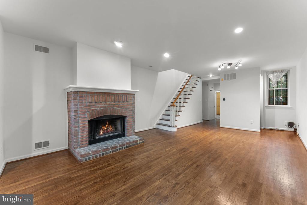 614 8TH STREET NE
