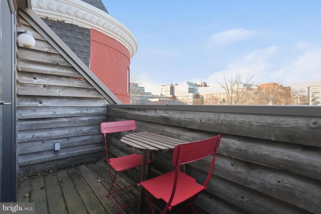 301 G STREET NE 32