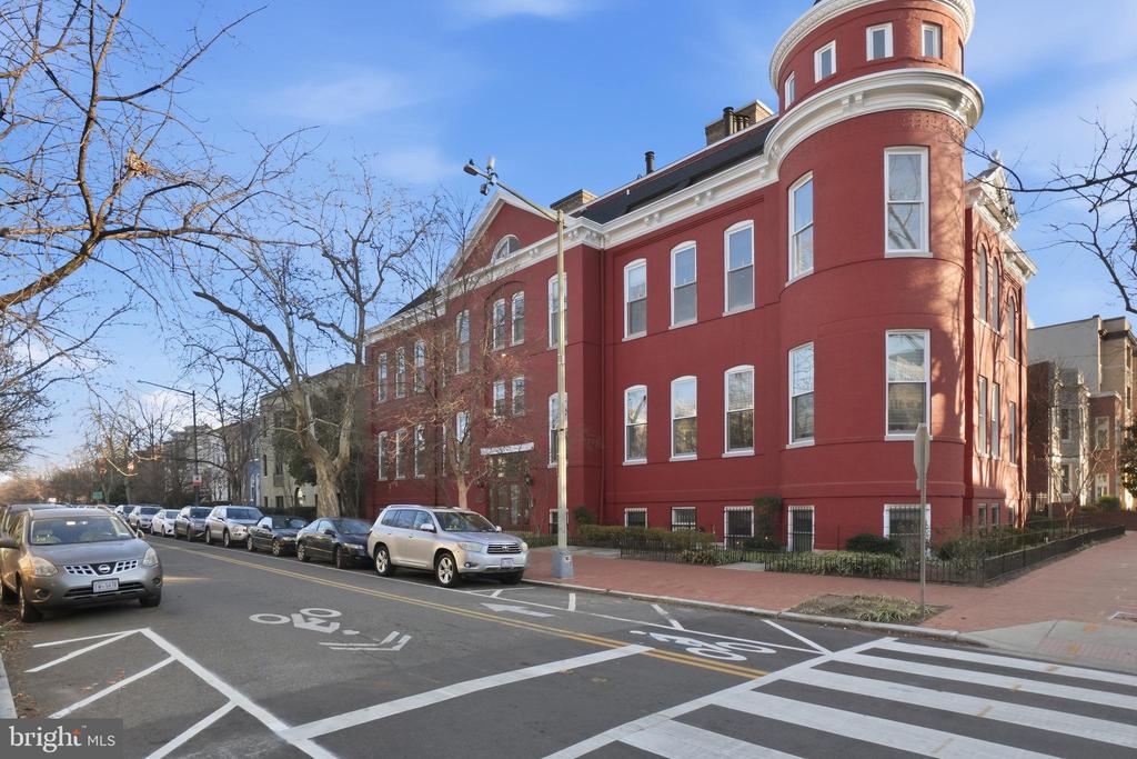 301 G STREET NE 32