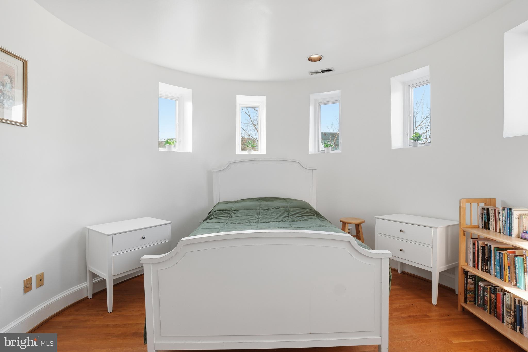301 G STREET NE 32