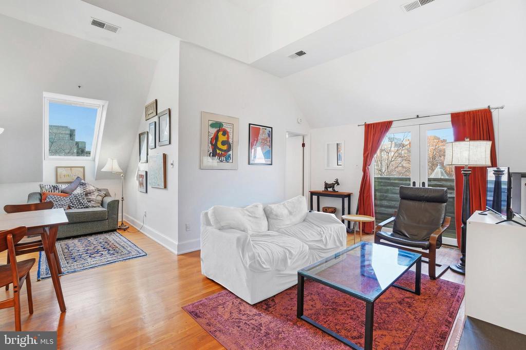 301 G STREET NE 32