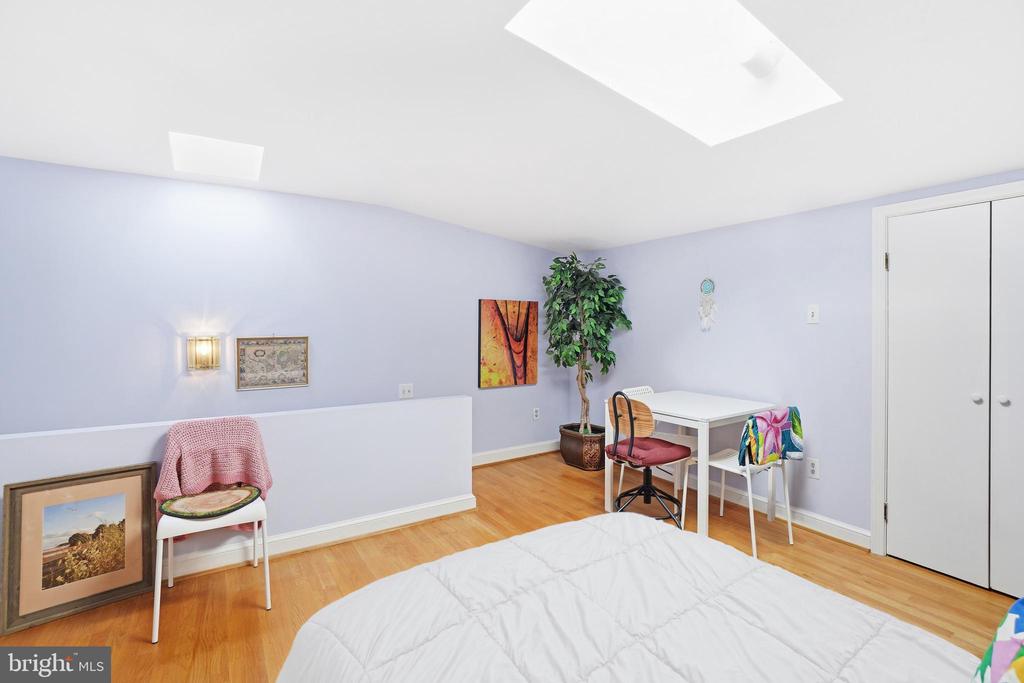 301 G STREET NE 32