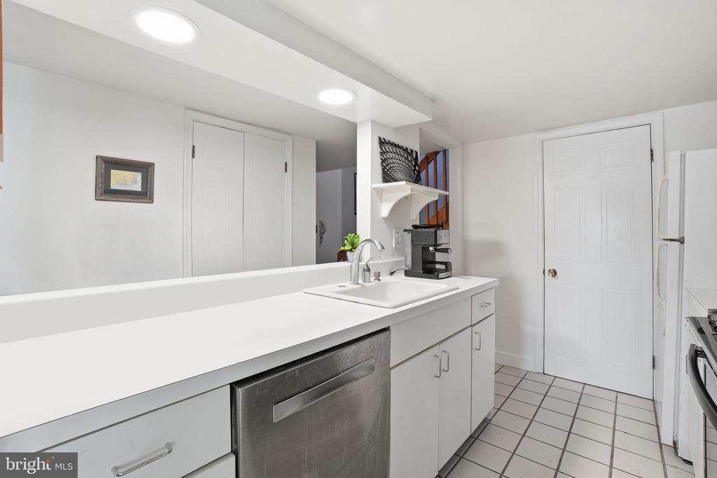 301 G STREET NE 32