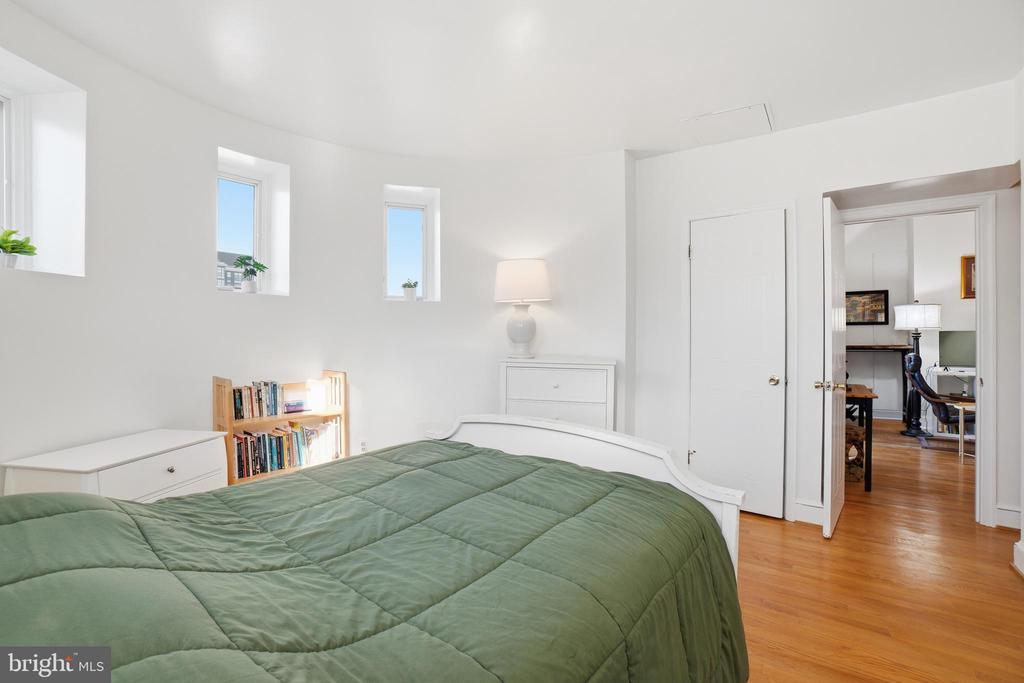 301 G STREET NE 32