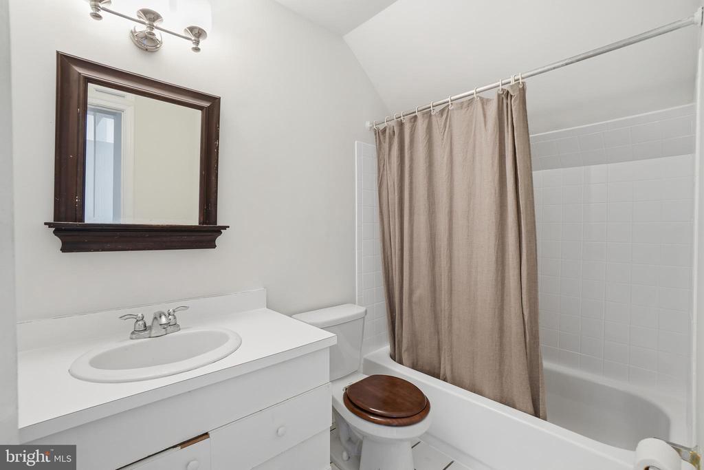 301 G STREET NE 32