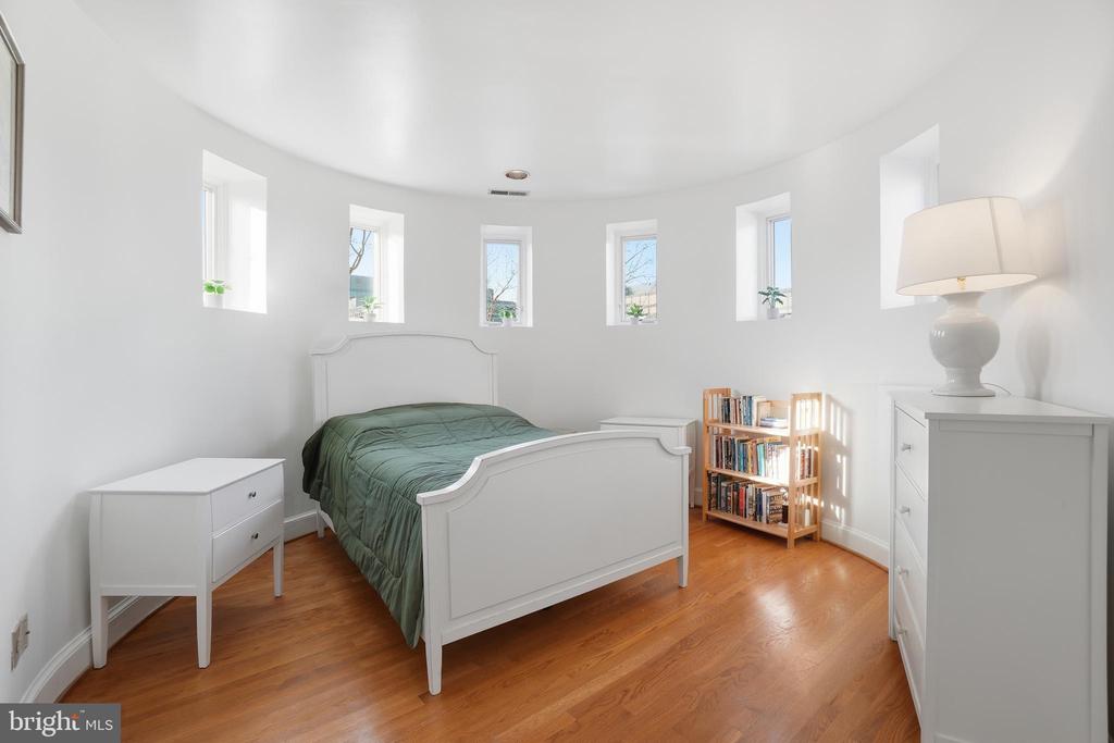 301 G STREET NE 32