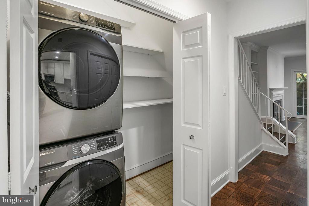 3295 SUTTON PLACE NW Unit: D
